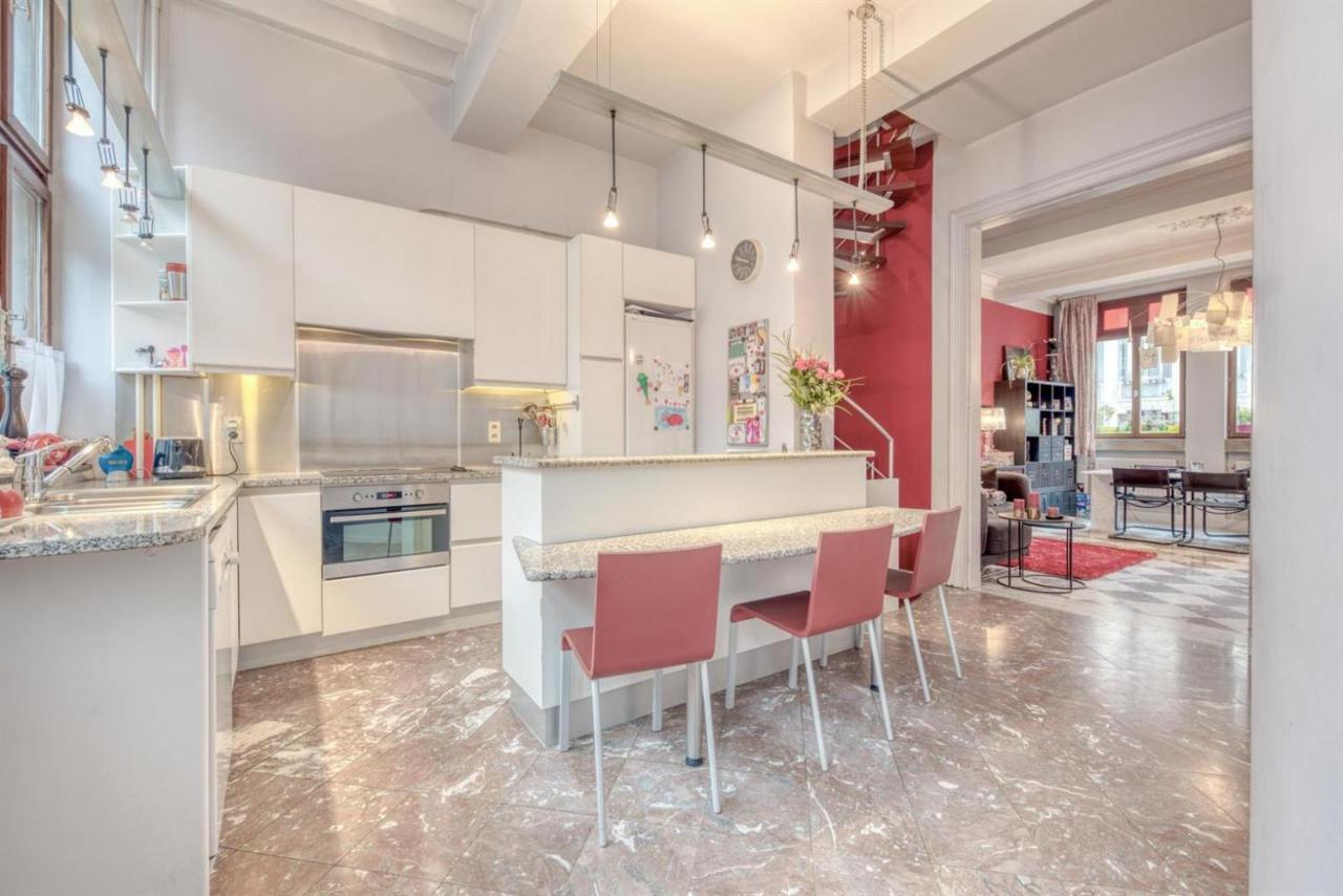 Appartamento Duplex situé au centre du cœur historique de Liège Esterno foto