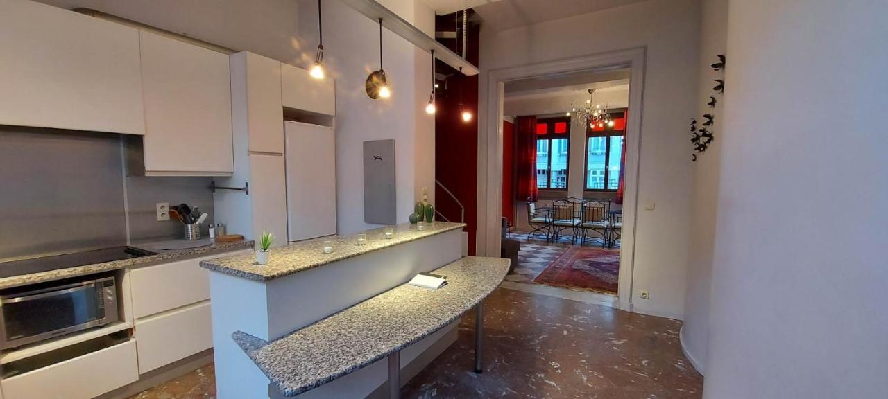 Appartamento Duplex situé au centre du cœur historique de Liège Esterno foto